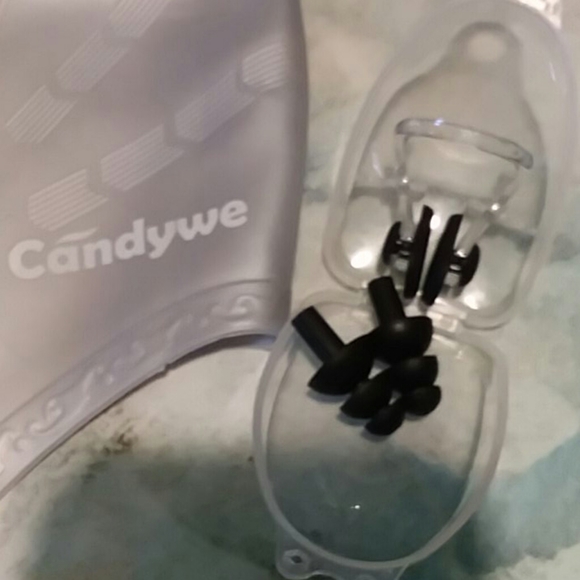 Pair of Swim Caps - Picture 3 of 6